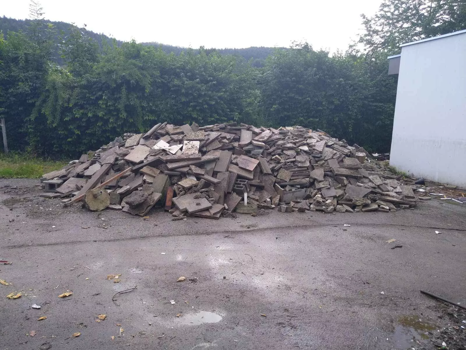 Großprojekt Hafnersee, Entsorgung und Entrümpelung der Abfälle von Dauercampern Großprojekt Hafnersee, Entsorgung und Entrümpelung der Abfälle von Dauercampern