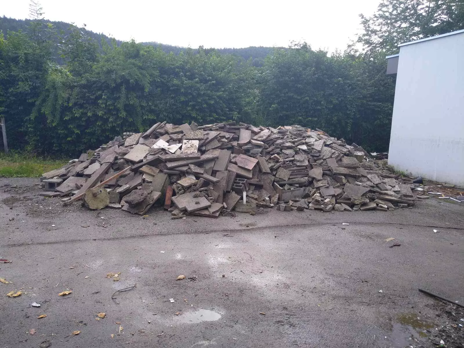 Großprojekt Hafnersee, Entsorgung und Entrümpelung der Abfälle von Dauercampern Großprojekt Hafnersee, Entsorgung und Entrümpelung der Abfälle von Dauercampern